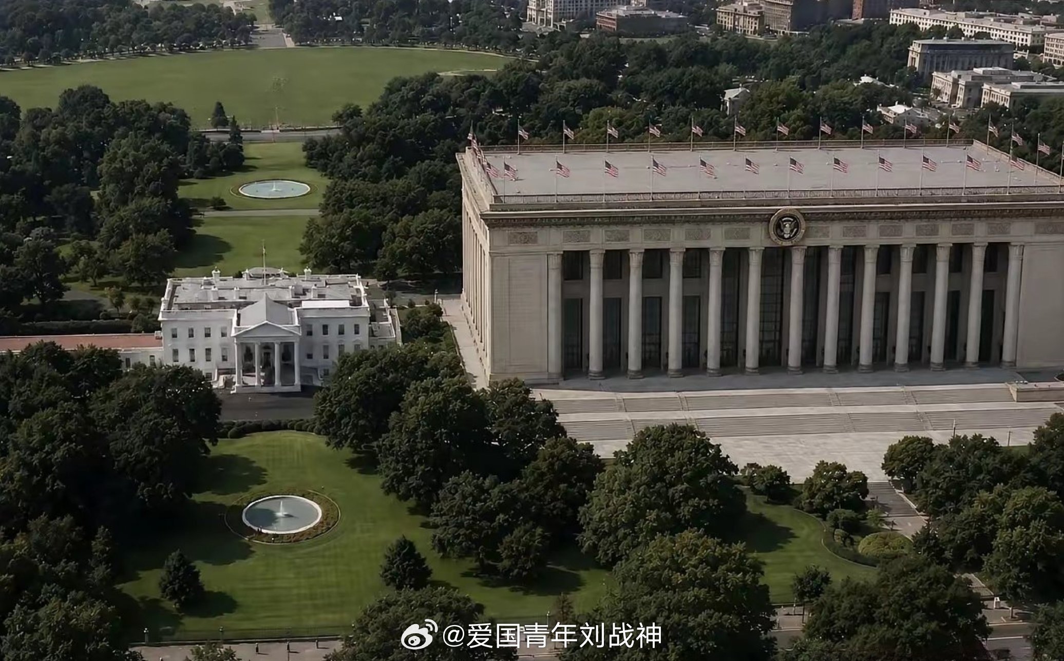 ‪特朗普改造白宫宴会厅，美国网友生成了很多效果对比图出来，这么一对比之前的白宫好