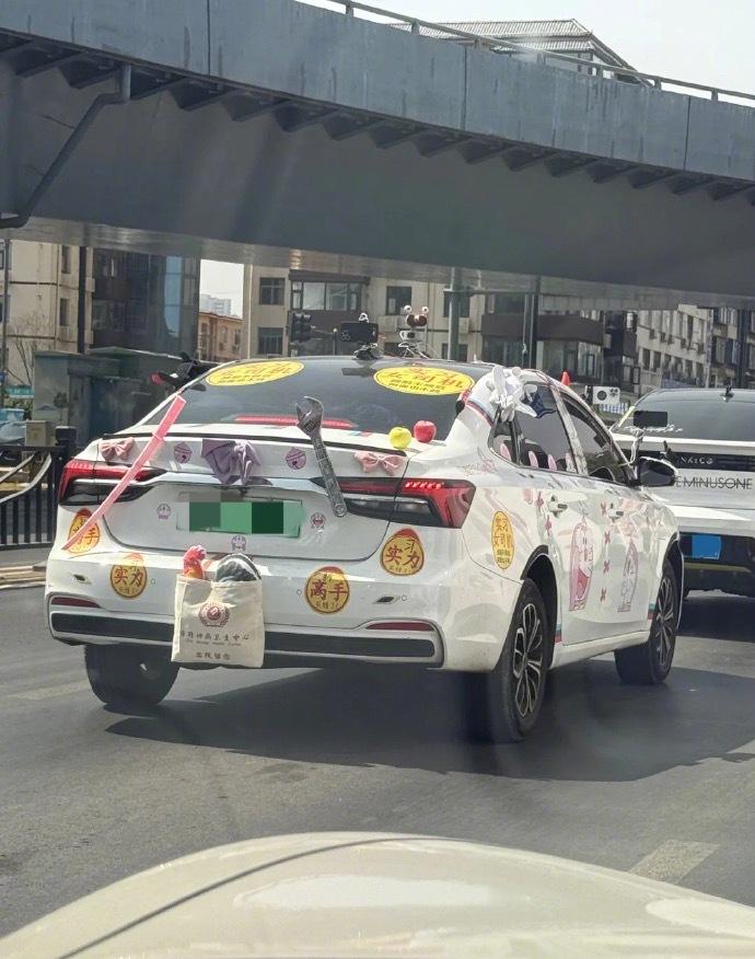 是练车界显眼包还是移动监控塔？