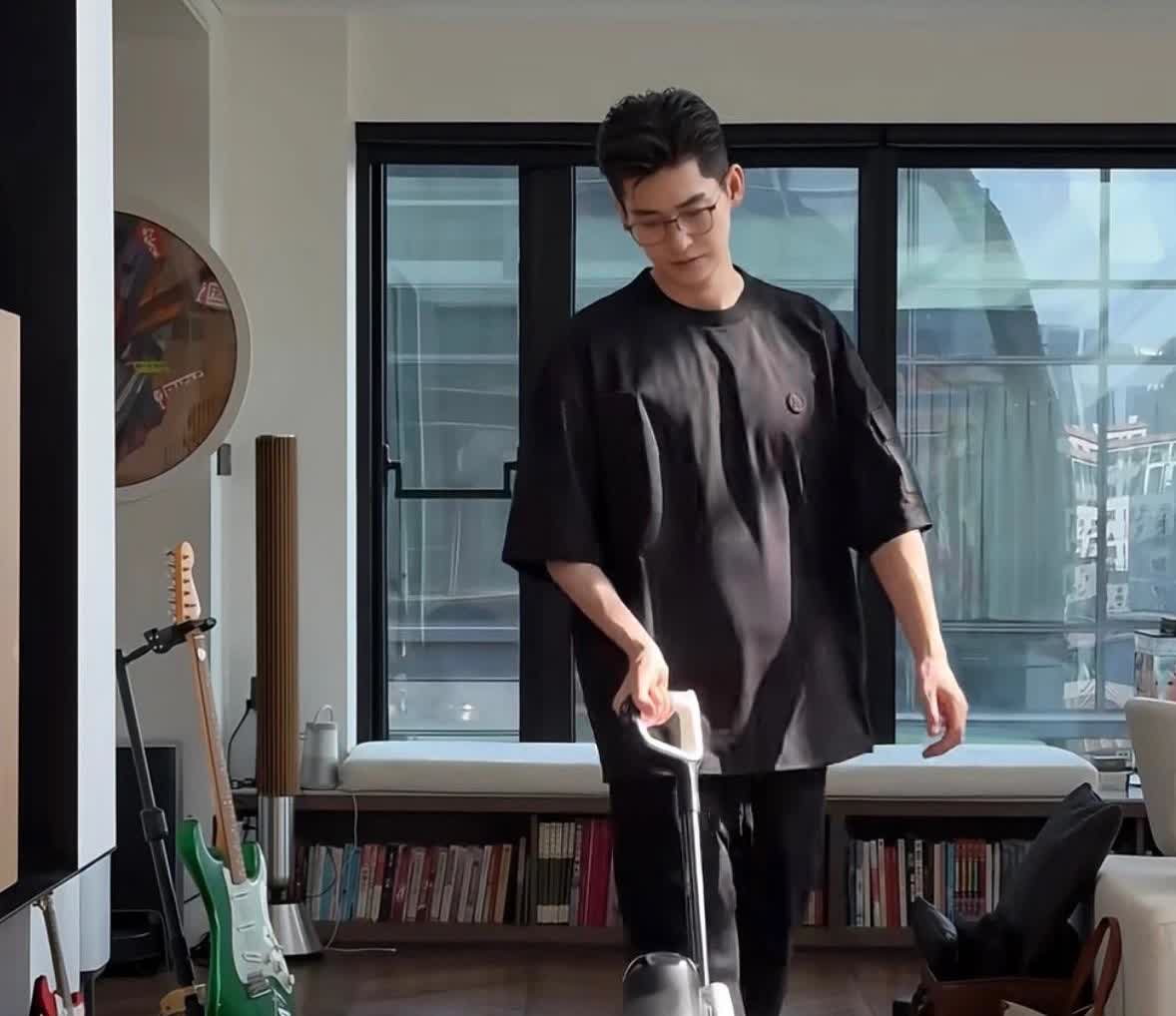张翰已经在大众视线中消失很久，外界评价他已经“退休”了。最近爆出在北京的