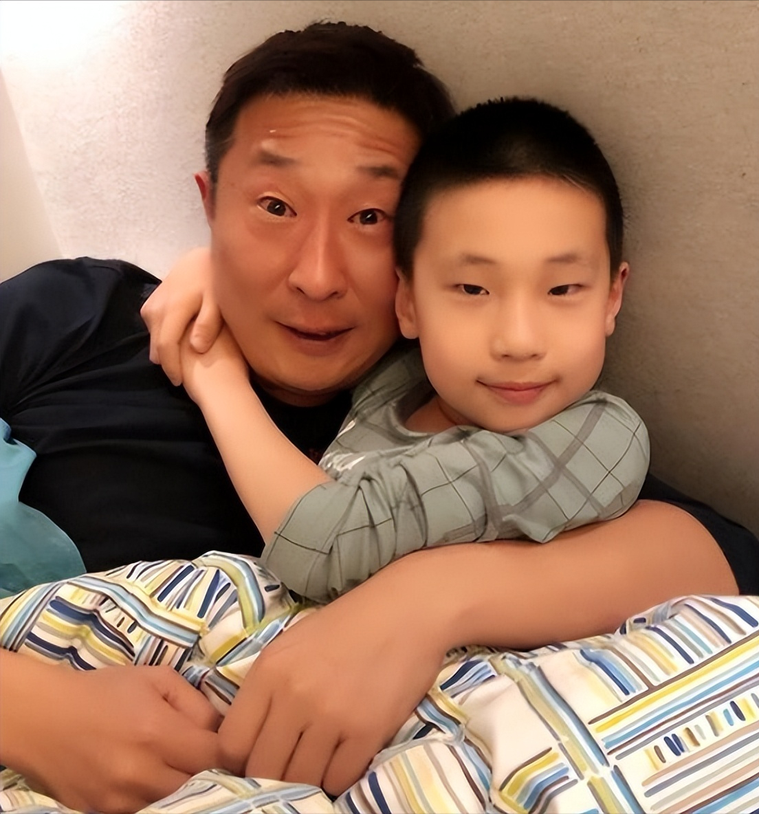 有一次，林永健陪媳妇逛街，媳妇相中一条内裤:“才5800,好便宜呀!”林永健大怒