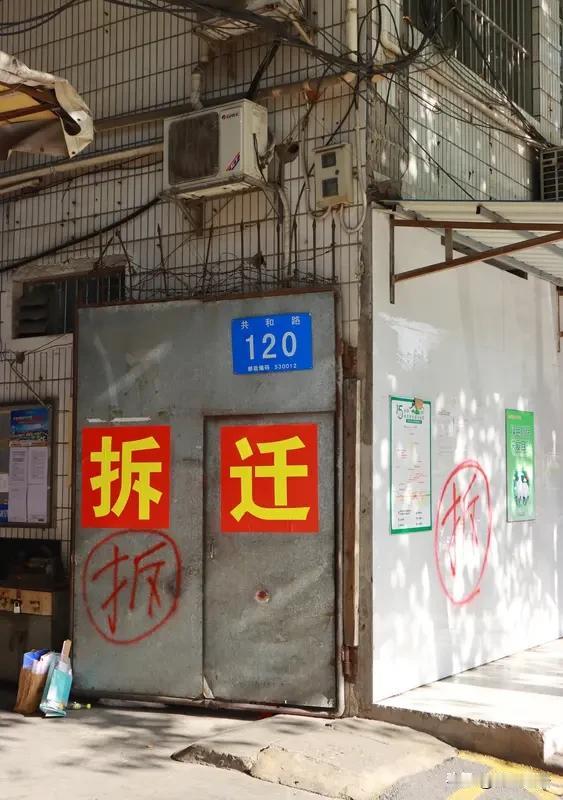深圳一男子拿到了2000万的拆迁款可是他不去买房而是选择每天住五星级酒店6