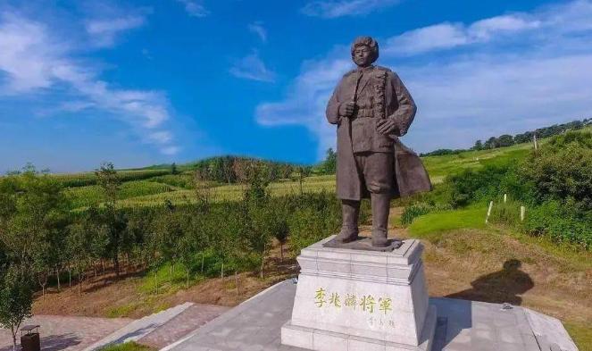 1946年，哈尔滨，抗联将领李兆麟夜里支开众人，连警卫都没带，悄悄地进入一栋房
