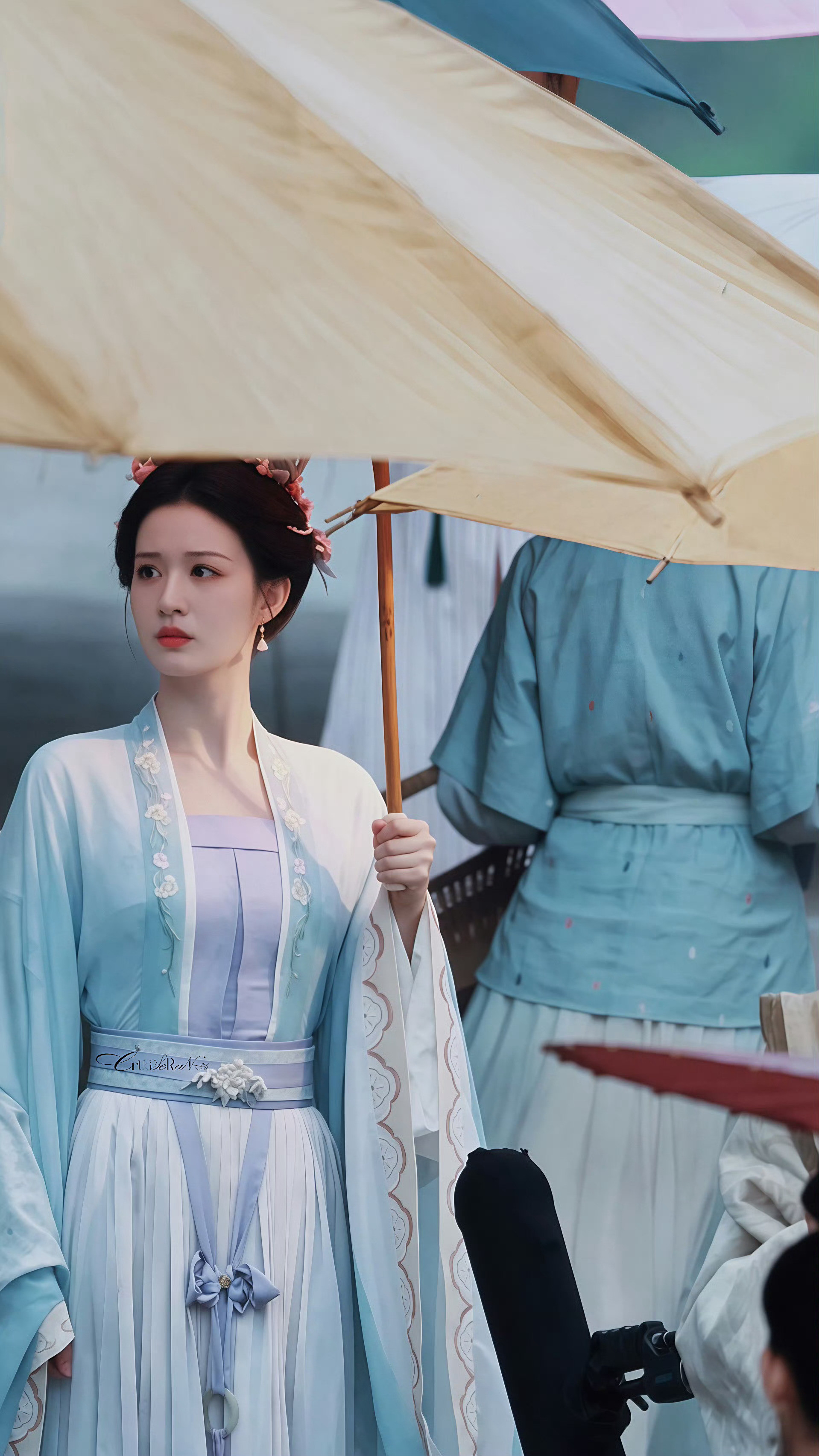 今天很有意境美～～～“你撑把小纸伞，叹姻缘太婉转……”王楚然《浮生》裟椤▷路