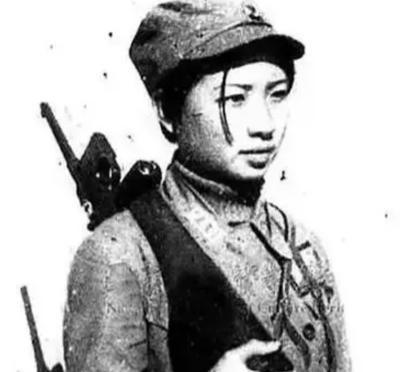 1941年9月，一个中国女兵被7名日本鬼子团团围住，正当他们脱裤子欲行不轨时，女