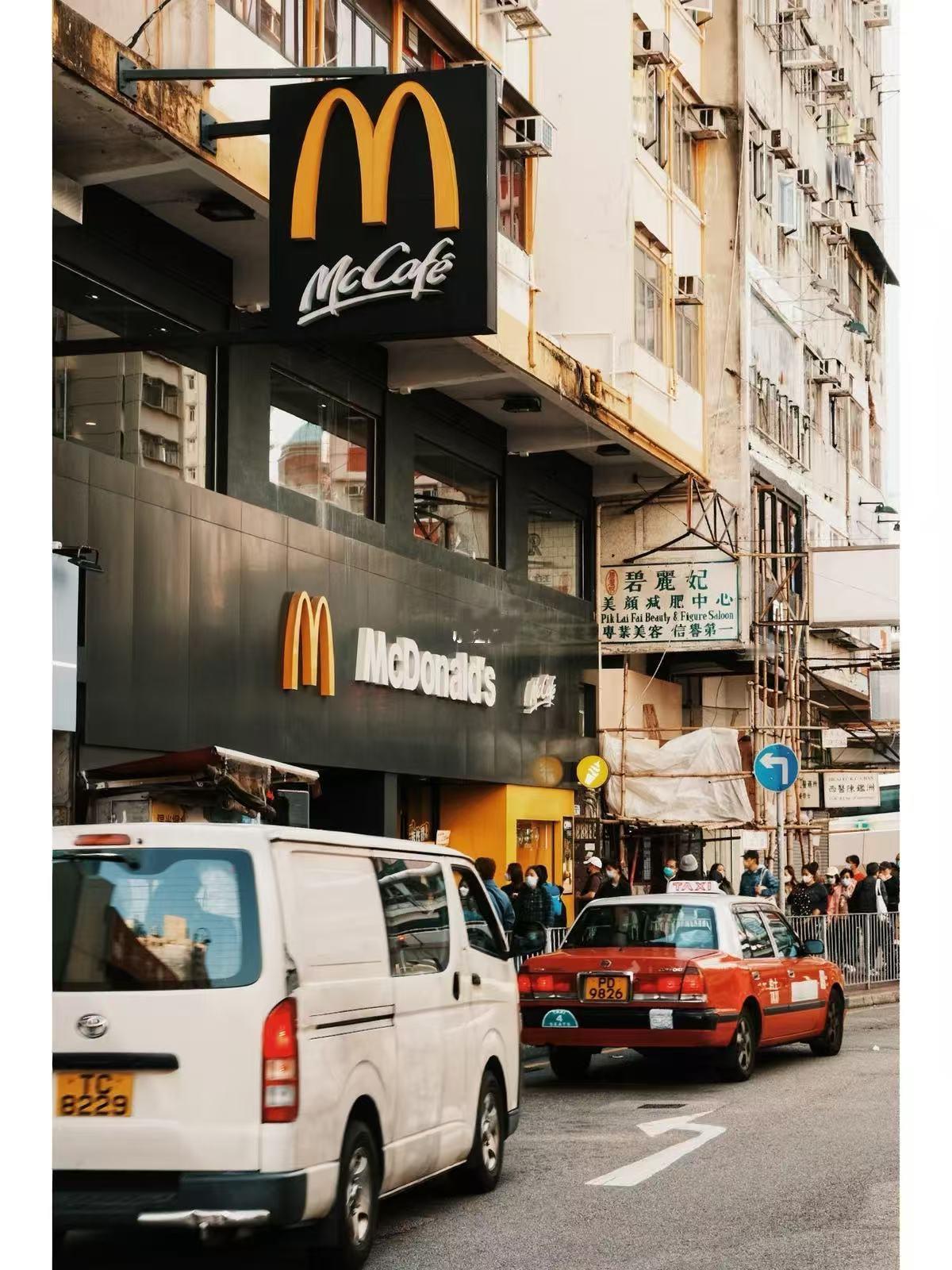 “香港麦当劳”又冲上热搜，每次刷到都忍不住感叹：这跟内地的麦当劳怕不是两家店吧！