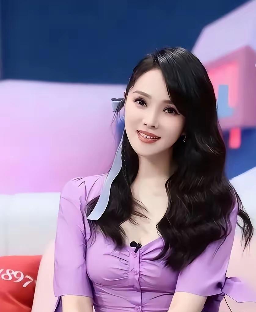 伊能静道歉了，不是退一赔三，也不是假一赔十，而是退款无需退货。董那里还没有动静