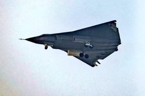 美媒：中国的歼36可能颠覆一切美国国家利益12月10日在评估中国的歼36隐身战