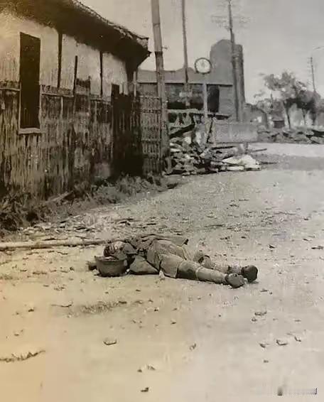 1945年8月，日军宣布投降后，11名日军逃到了辽宁太平房火车站躲避，没想到的是