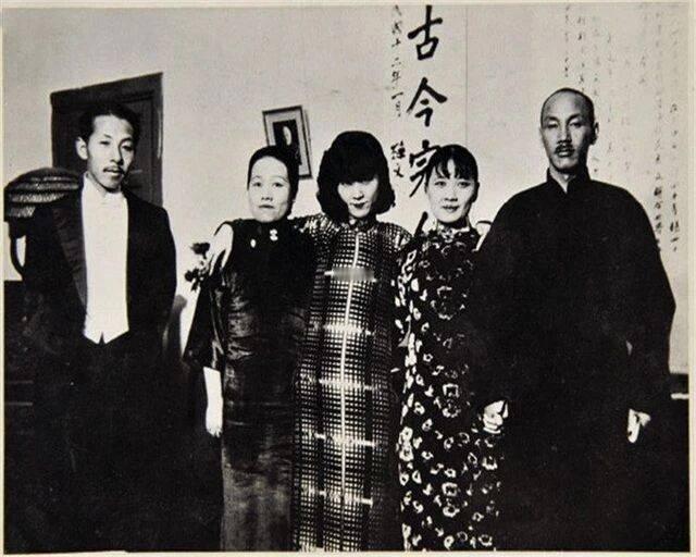 晚年，张学良论及当年国内将领，称吴佩孚是“西蜀无大将，廖化作先锋”，“我最不佩服他”；阎锡山搞“扩大