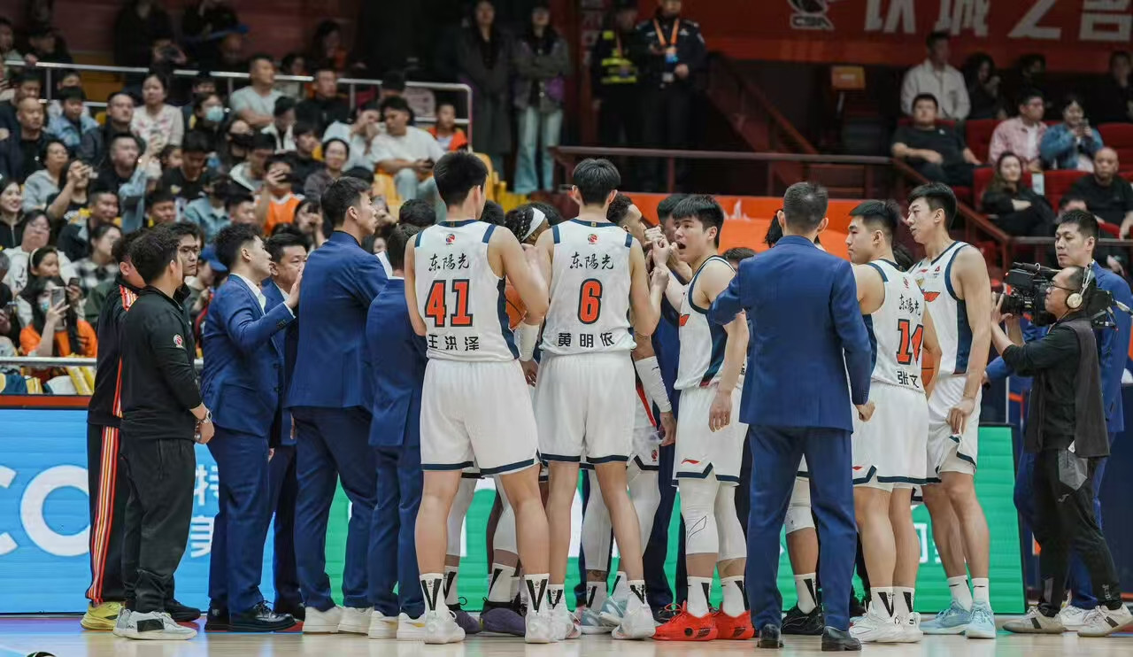 广东队的伤病管理一直很业余，包括三连冠时期，季后赛必定有绝对主力报销