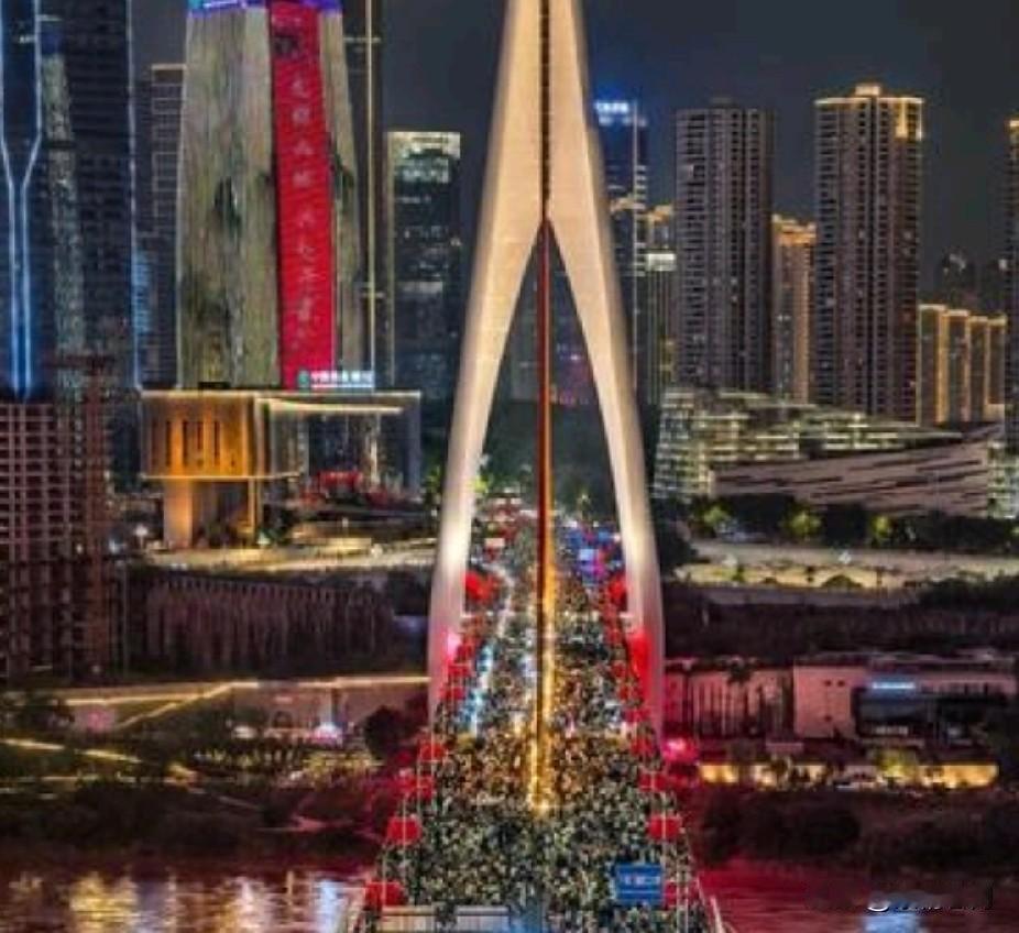国庆在重庆耍了五天，安逸得板！去重庆前朋友就打预防针：“这地方靠脚逛，靠胃