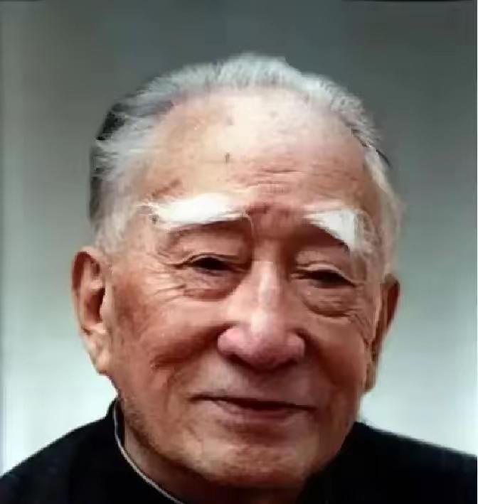 薄一波85岁高龄时，在接受采访时谈起毛主席。他说，毛主席有两大功劳，是任何人都不