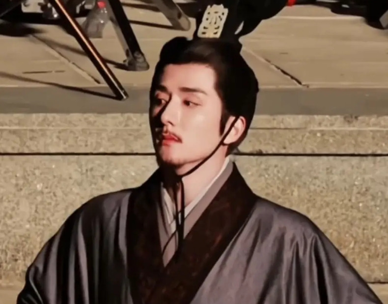 陈晓的《大生意人》还在热播，而他主演的另一部古装剧《秦谜》正在紧张拍摄中。陈