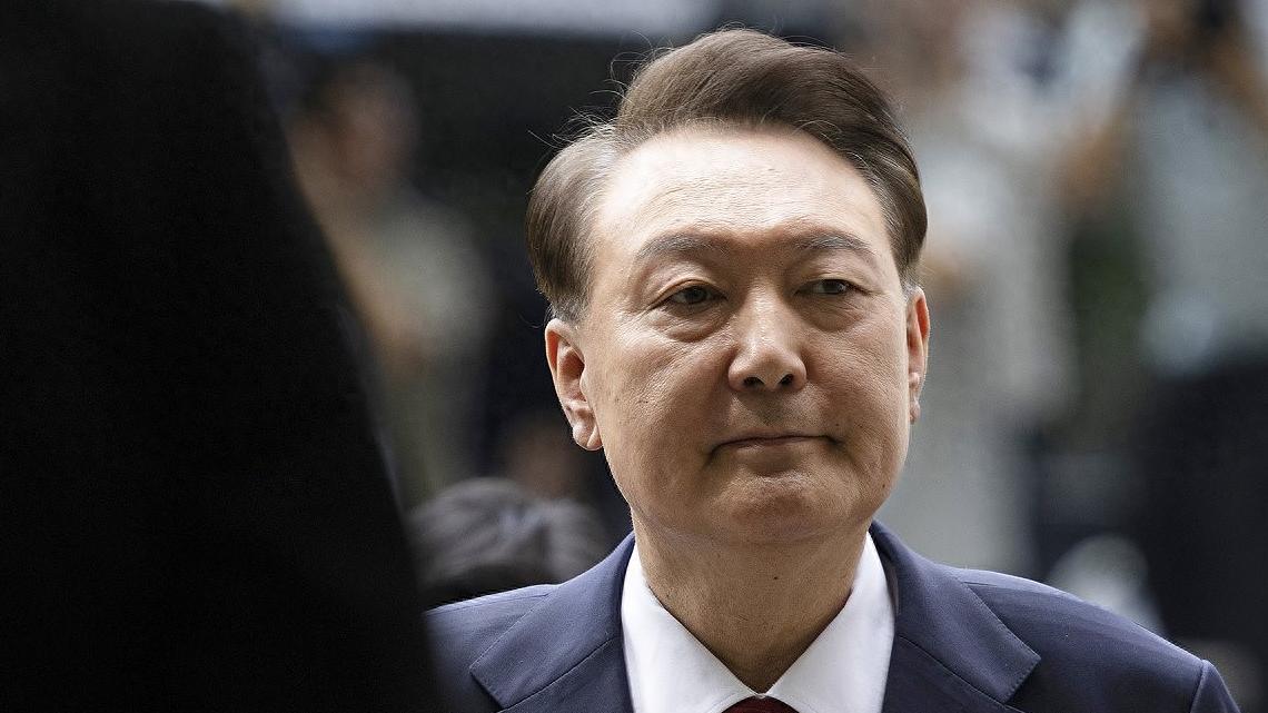 这个消息令人啼笑皆非！韩国检方12月15日指出：尹锡悦早在2023年10月开始着