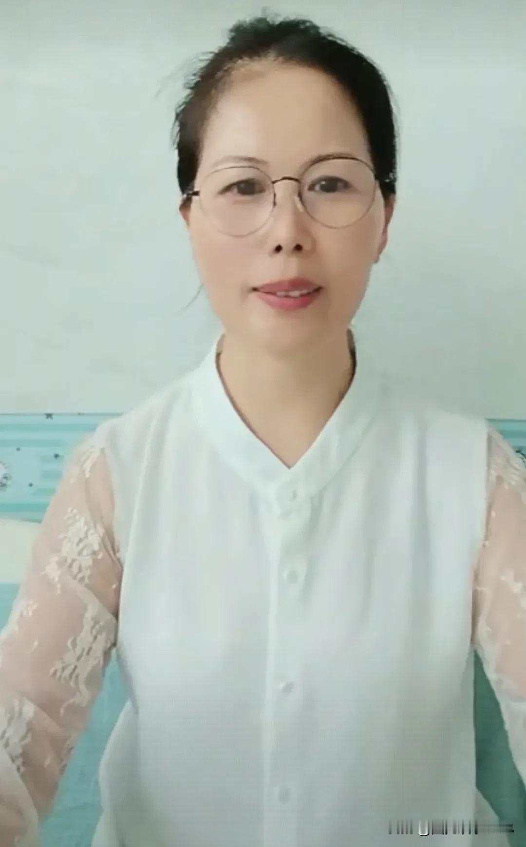 小杨阿姨今天上午开始直播，直播预报，下午还将在麻六记总部直播。昨
