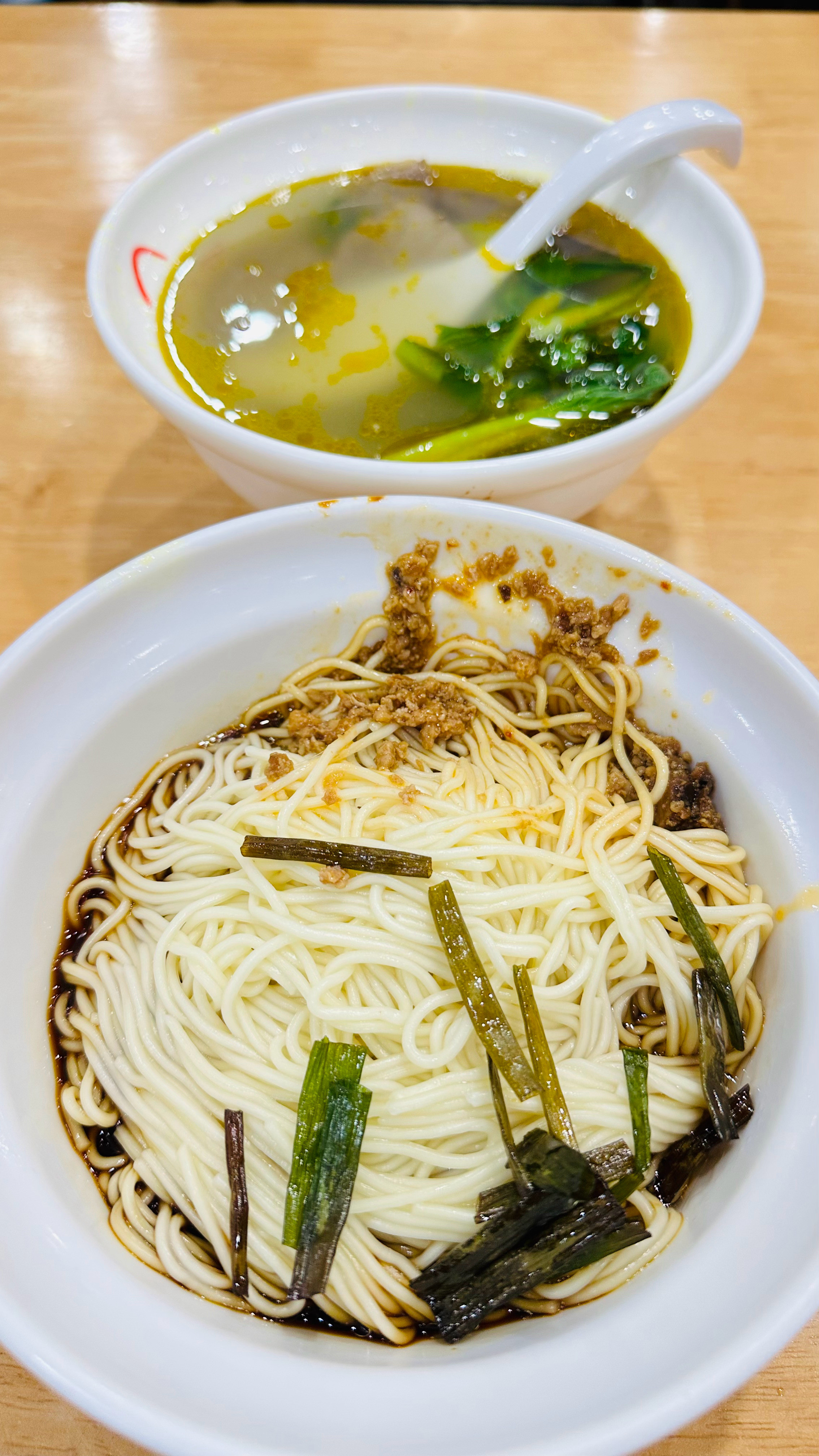 图1️⃣是昨天晚饭和今天早饭没错吃的丁点儿不差一模一样19块图2️⃣是今天晚饭