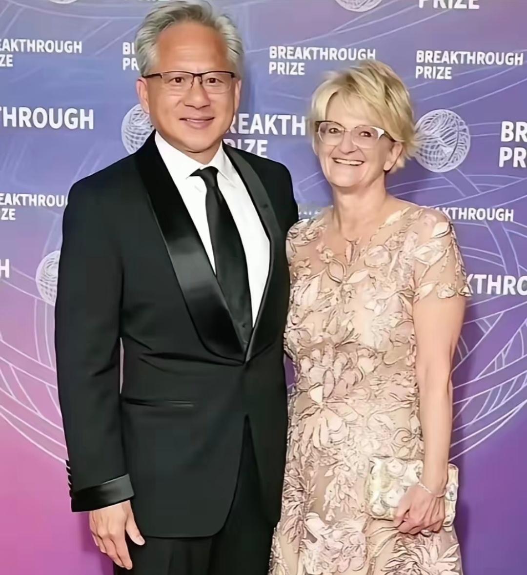 本以为黄仁勋是这次访华的最大赢家没想到，他老婆才是真正的幕后大BOSS您