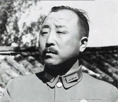 1936年12月初，卫立煌接到蒋介石的电报，让他去西安参加军事会议。卫立煌到西安