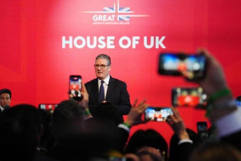 1月30日，正在上海访问的英首相斯塔默证实，中方已解除2021年对英议员的制裁，