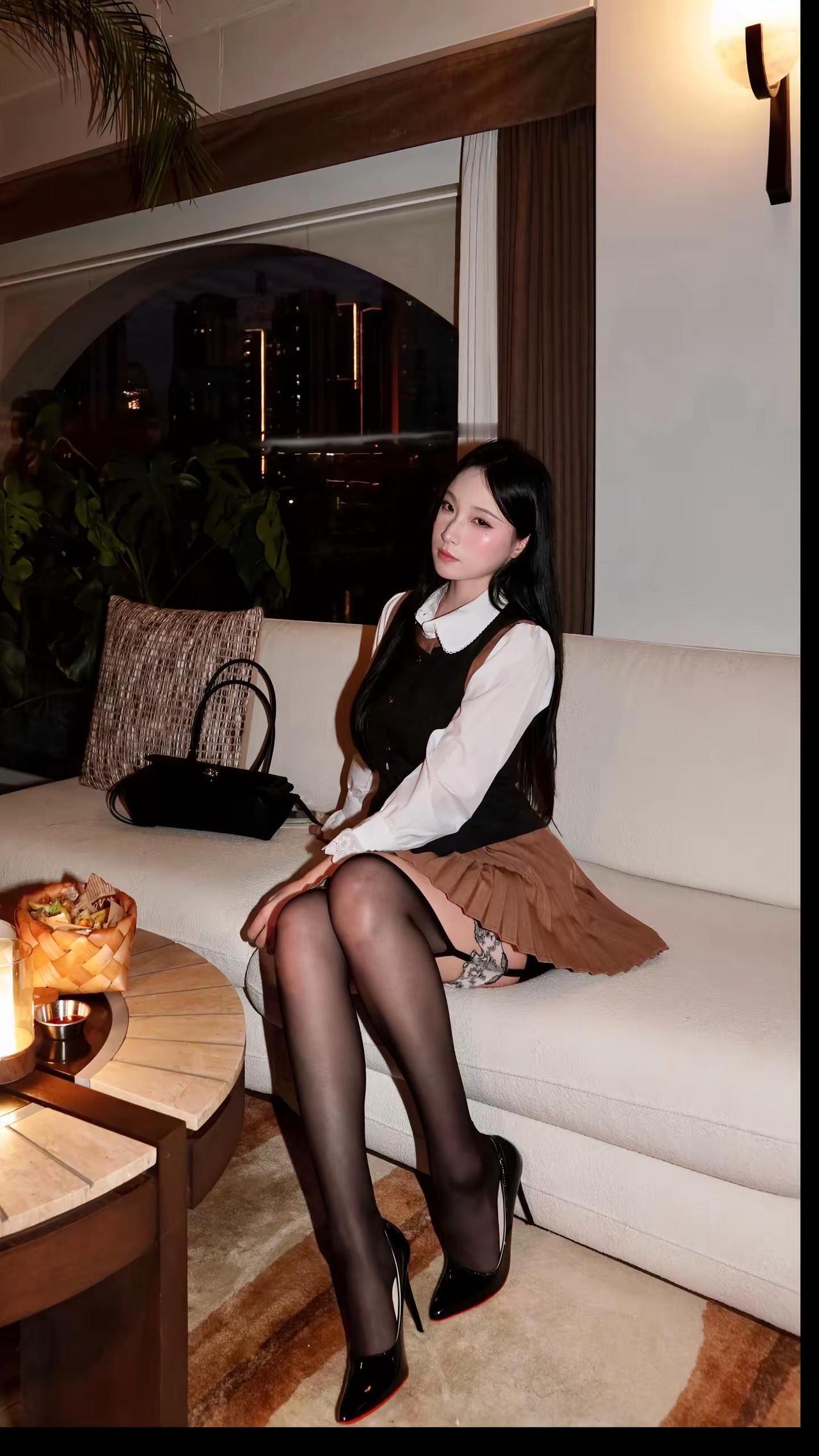 在废话踩烂你的嘴。梨形身材御姐掌管微醺的神ootd女生穿搭御姐