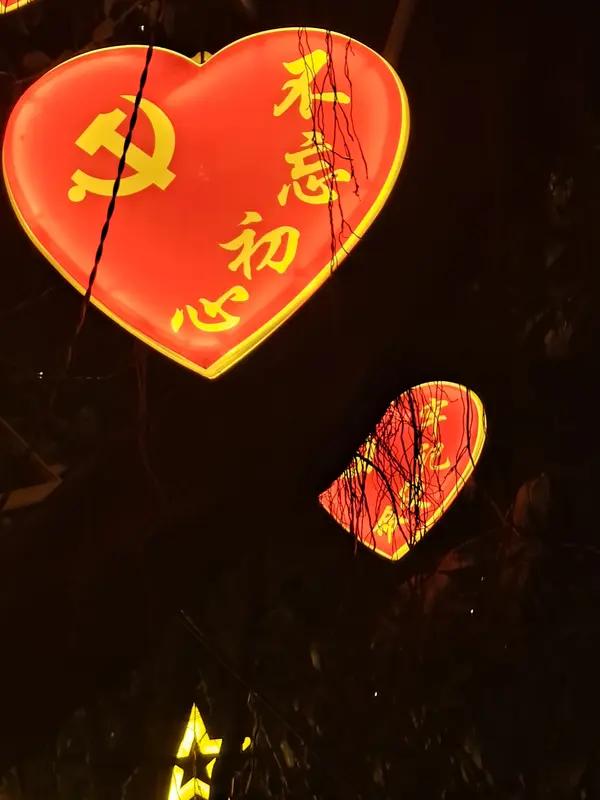 人生最难保持的，我觉得是初心。很多人在年少时都怀揣着梦想，那时候的想法单纯又美好