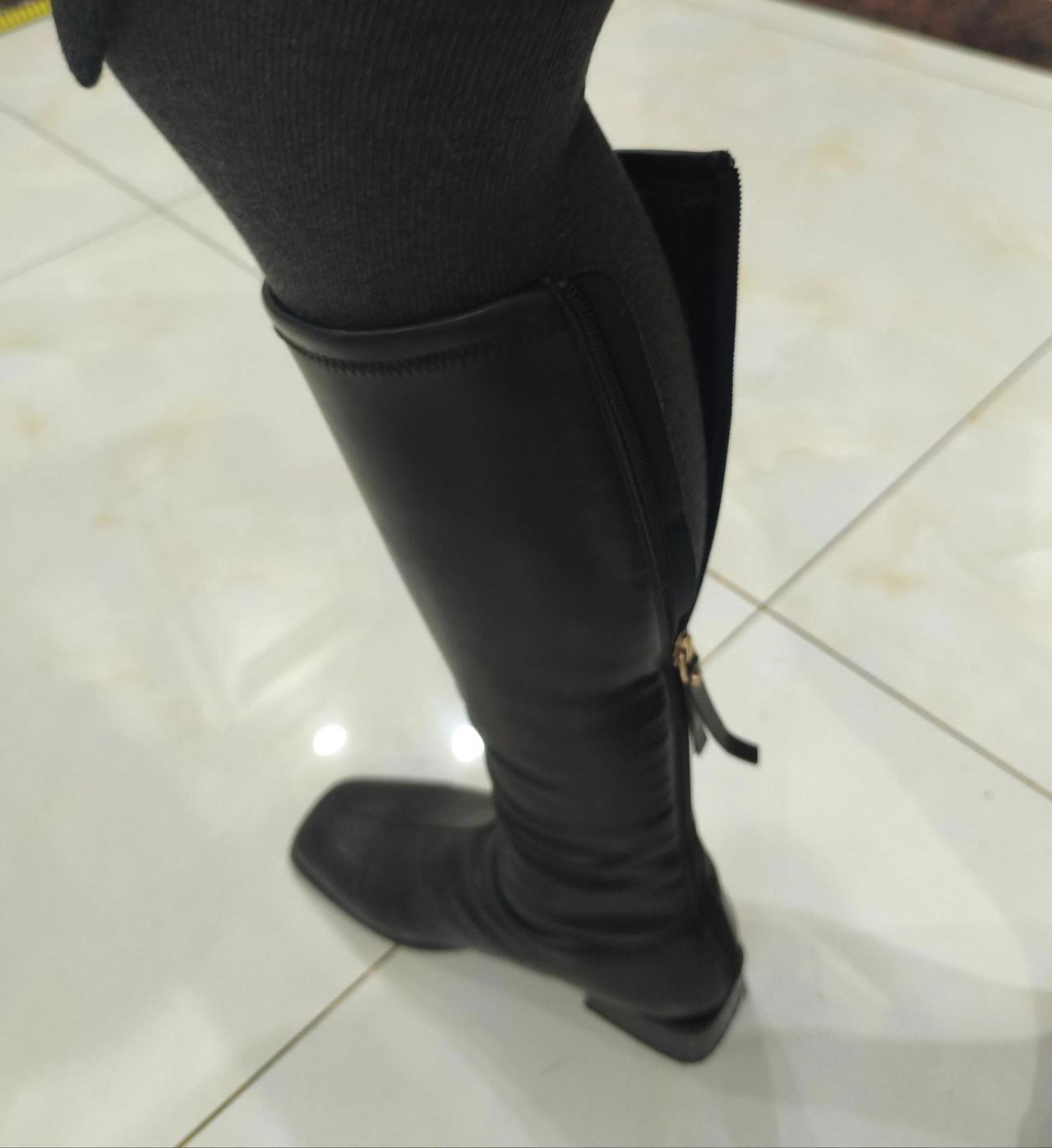 天塌了，前年买的长筒靴挤不进去了。。。同事们都说她们胖了十几斤，我还说自己不容