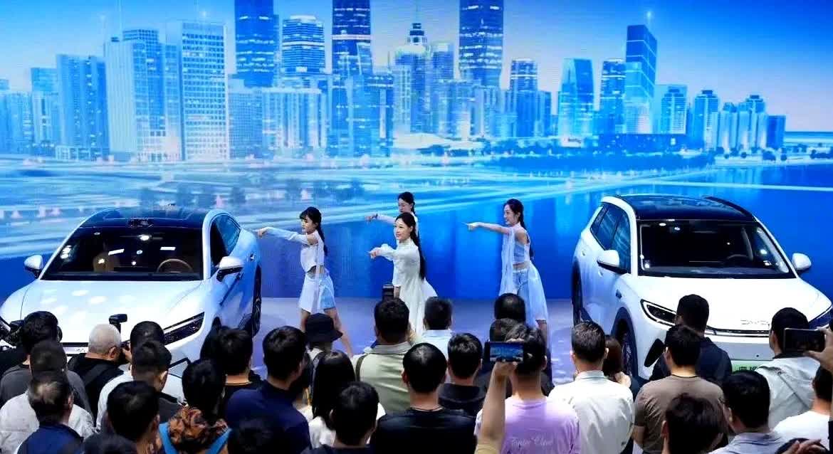 一觉醒来，燃油车的天塌了!燃油车的新规来了！燃油车2026开年暴击来了！