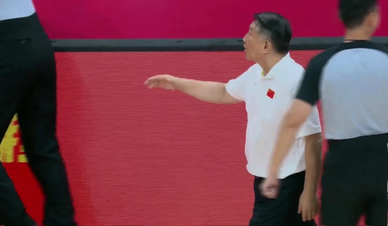世大运中国女篮教练李笋楠一招战胜日本女篮，给宫鲁鸣明明白白的上了一课。不知宫鲁