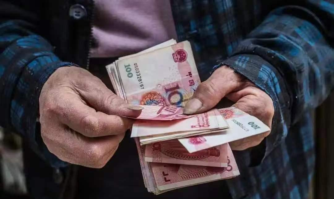 北京，老人在世时，一直由的儿子贴身照顾，小儿子很少尽孝，为了不让大儿子吃亏，他专