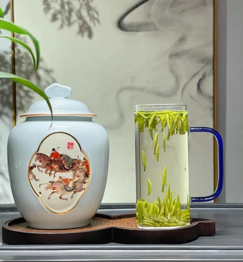 医生一句大实话！爱喝茶的中老年人注意：不是喝越多越好，这样喝才不伤肝！医生直