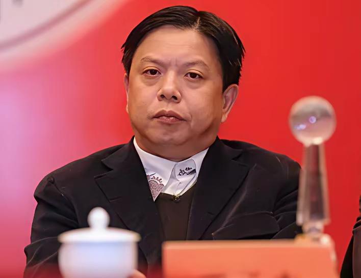 查了一下王子杰的身世，让人没想到的是，他居然早就加入日本国籍了。他出生在上海，