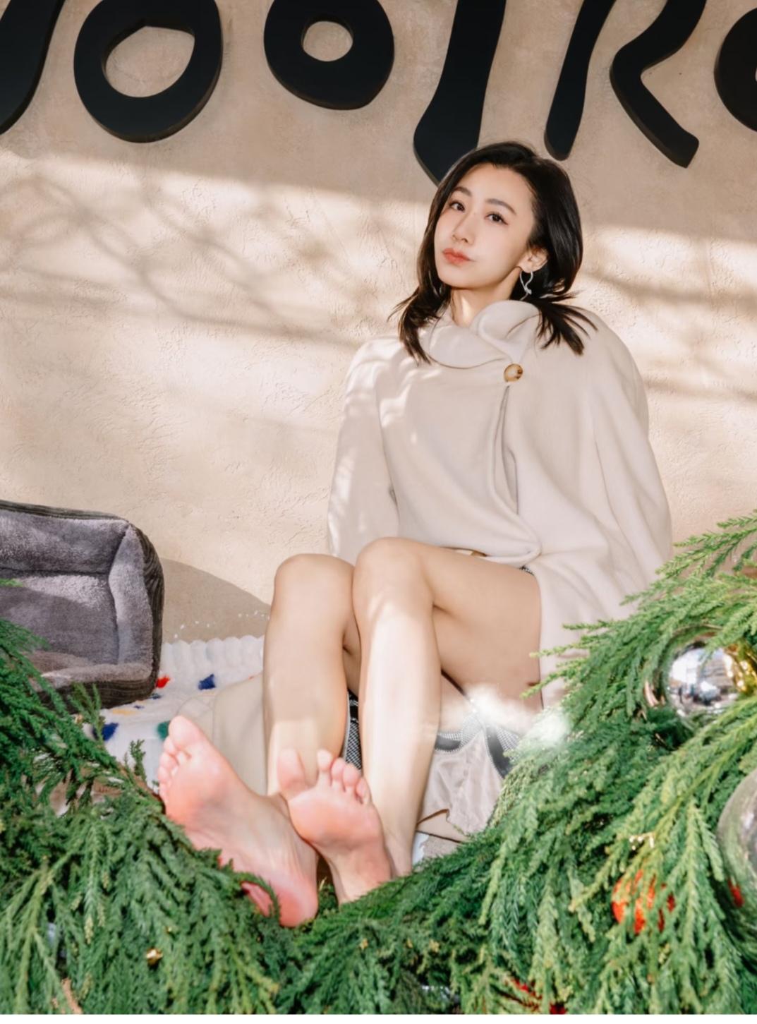 嫩嫩的脚底，一看脚型也好看。