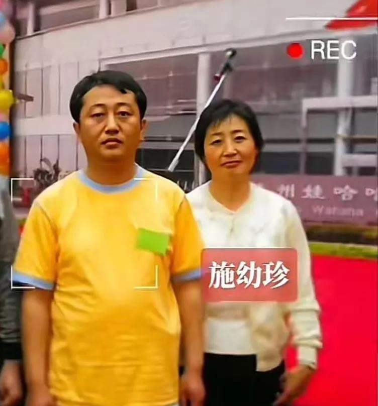施幼珍晚年游山玩水生活好惬意，过得比杜建英更潇洒!当初大佬一咽气，聪明的施幼珍