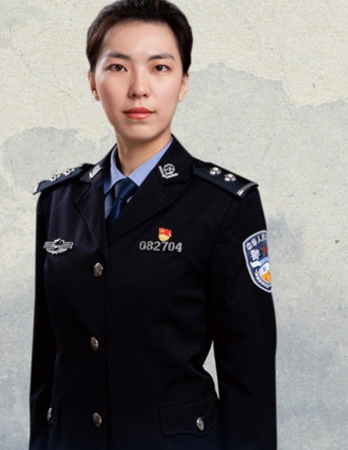 李晗，中共党员，珠海市公安局金湾分局刑侦大队四级警长，从警9年，是刑侦战线的业务