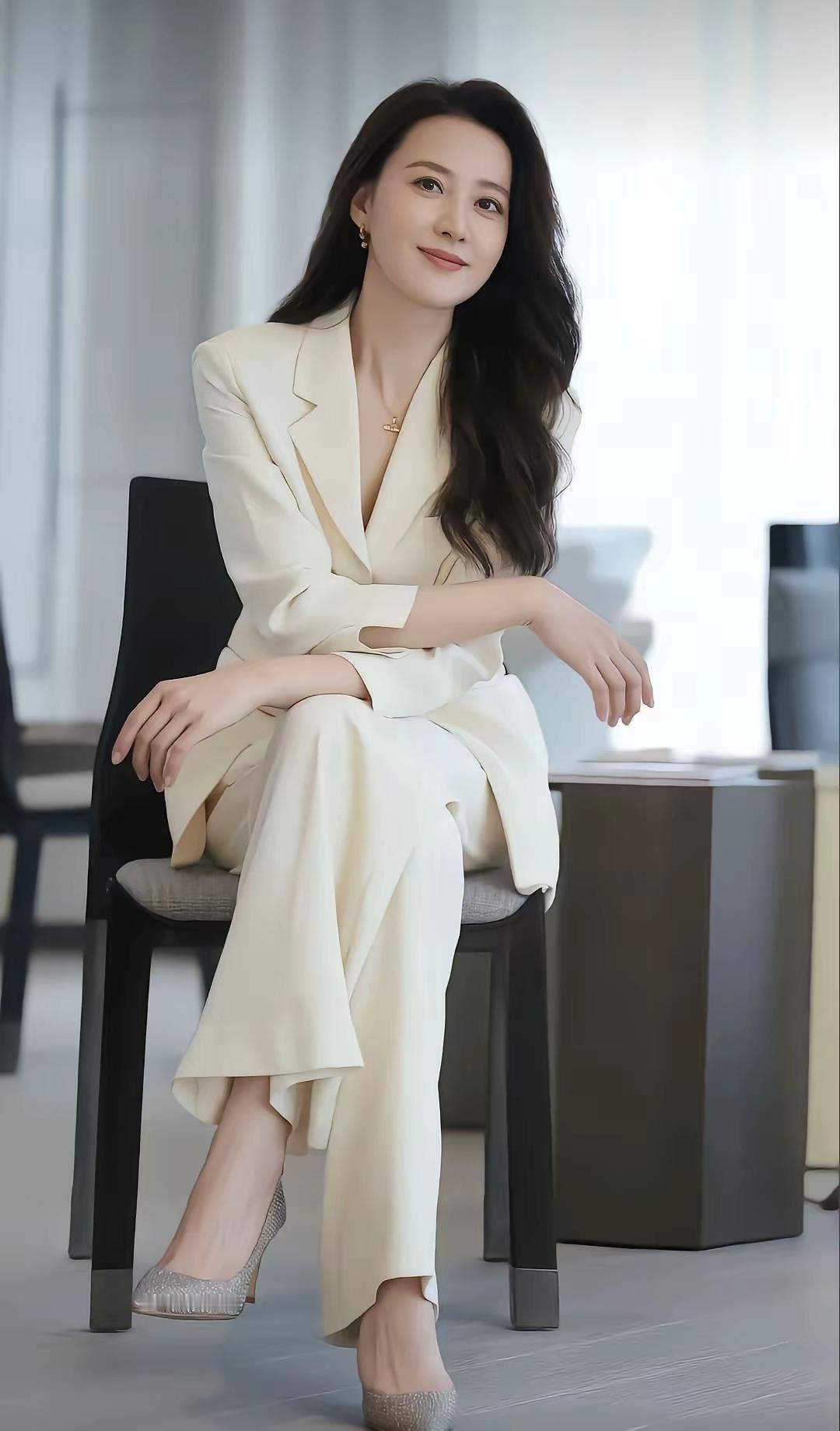 人的一生，要走多少路，才能确定前行的方向，在路上要遇到多少人，才能知道与谁同