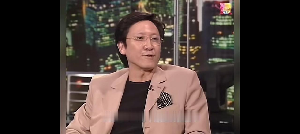 向华胜。有网友评价说，这才是大佬该有的样子，侃侃而谈，毫无架子。然而我记得，前