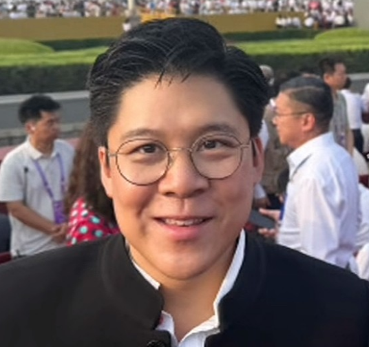 霍启刚受邀参加阅兵观礼，我不意外，霍启刚观礼后发表感想，我也不意外。让人