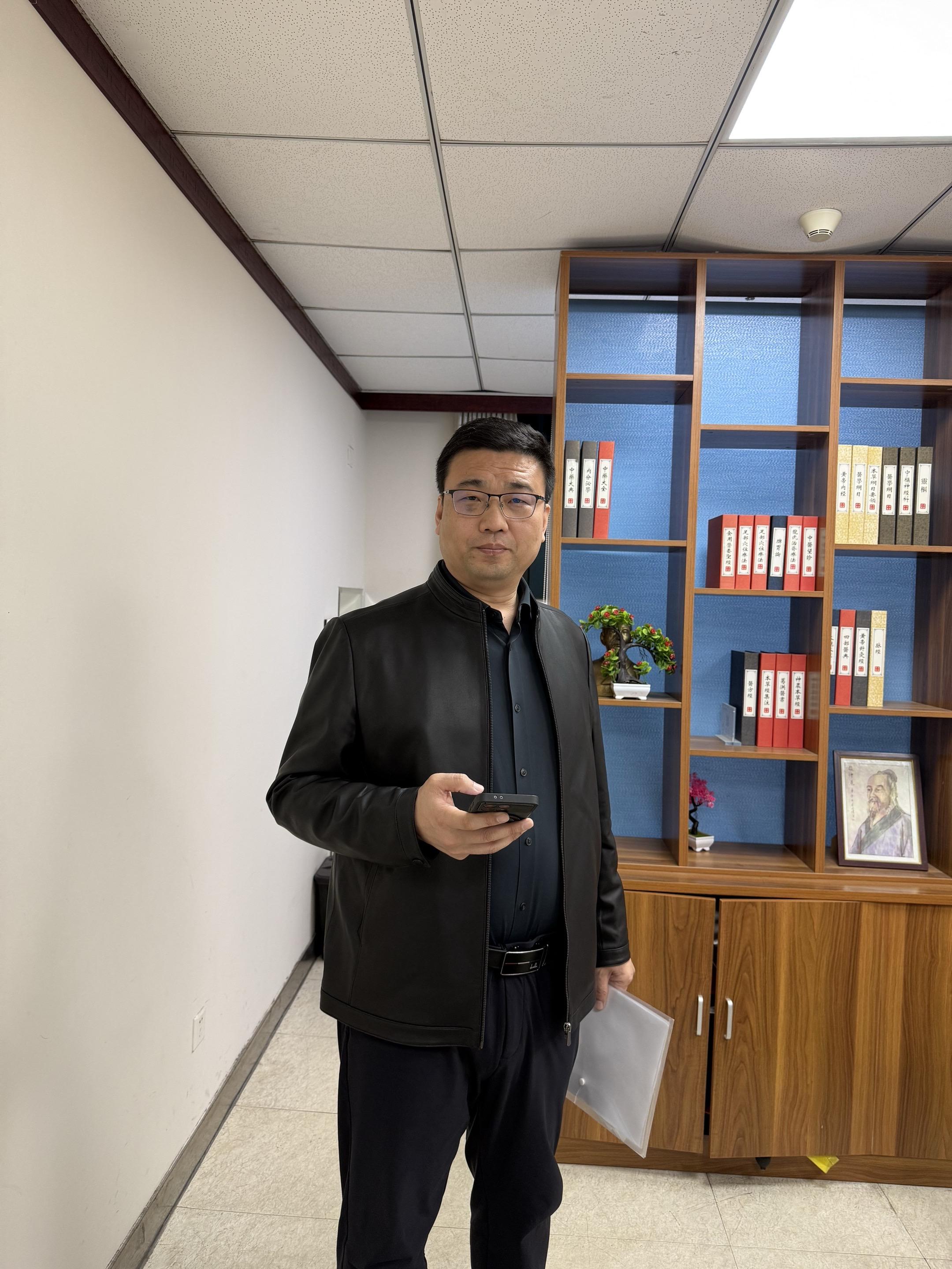 各位朋友，请务必记牢：查出萎缩性胃炎，不用再带着一沓检查报告，奔波辗转...