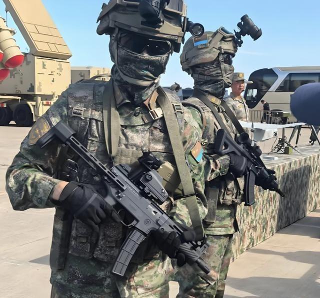 有人问，中国只有一个空降军，是不是少了？其实一点也不少，2025年9月，当运-2