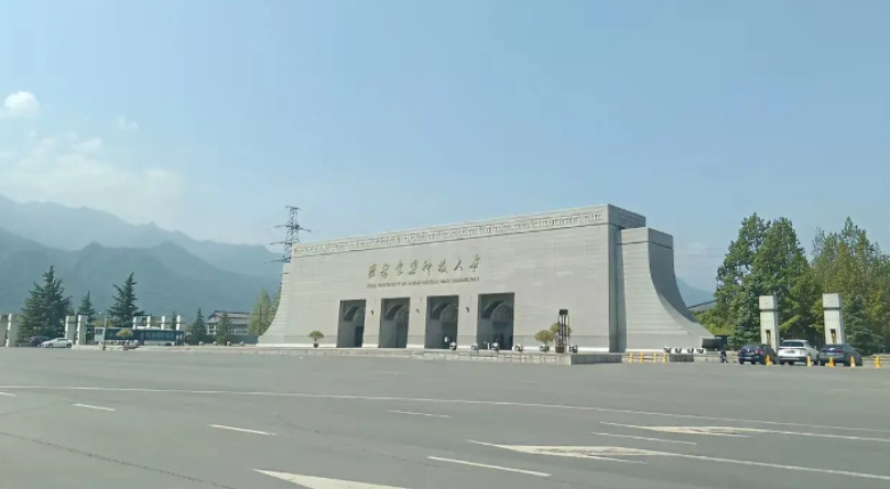这是什么大学？这大门看起来也太气派了吧，有没有陕西的朋友出来说一说，这是985还