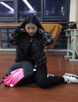 不用特别的化妆，妹子天生就合适演章鱼。