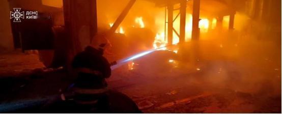 “炸！炸！炸！普京对特朗普摊牌了！” 当地时间4月15日深夜，俄军实施的大规