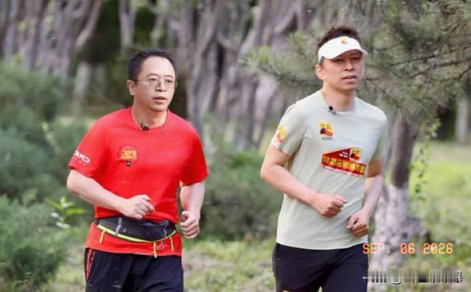 两位互联网大佬，加起来年龄都有120了，目前都是单身状态，一个不婚主义，一个