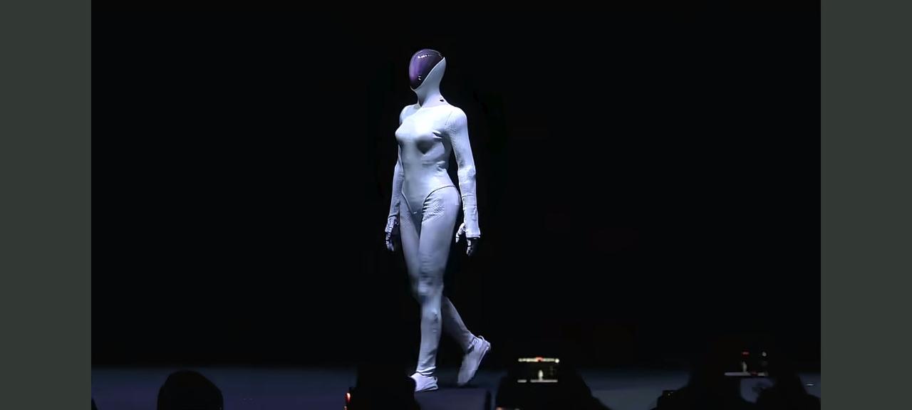 小鹏这机器人到底是真人还是机器？超出认知了。也许要的就是这种似人非人的舆论，