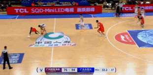 为什么杜锋这么执着于让张文逸控球，包括对胡明轩也是，难道杜锋看不出他们两个就不是