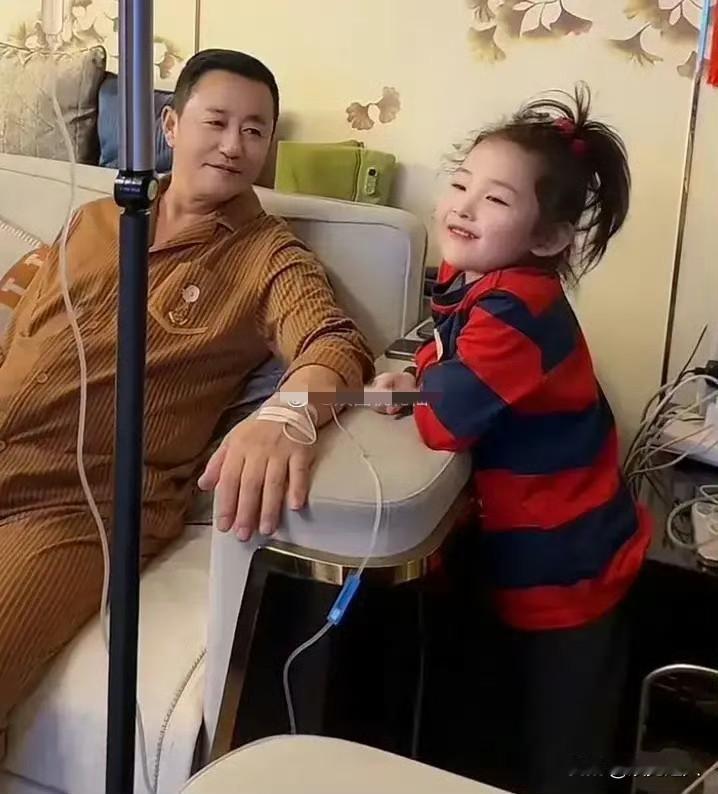 同样是明星，做人的差距咋这么大？闫学晶住着千万豪宅，戴7万手表，却哭穷儿子