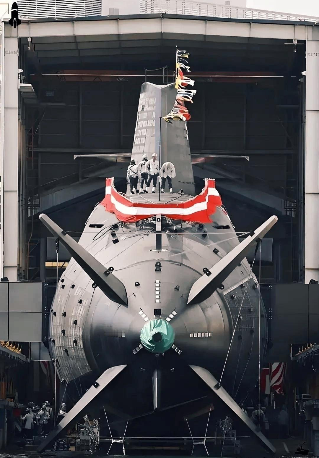 一旦对日本开战，就必须采取积极进攻的战略，首先重点是摧毁日军的所有潜艇基地，值得