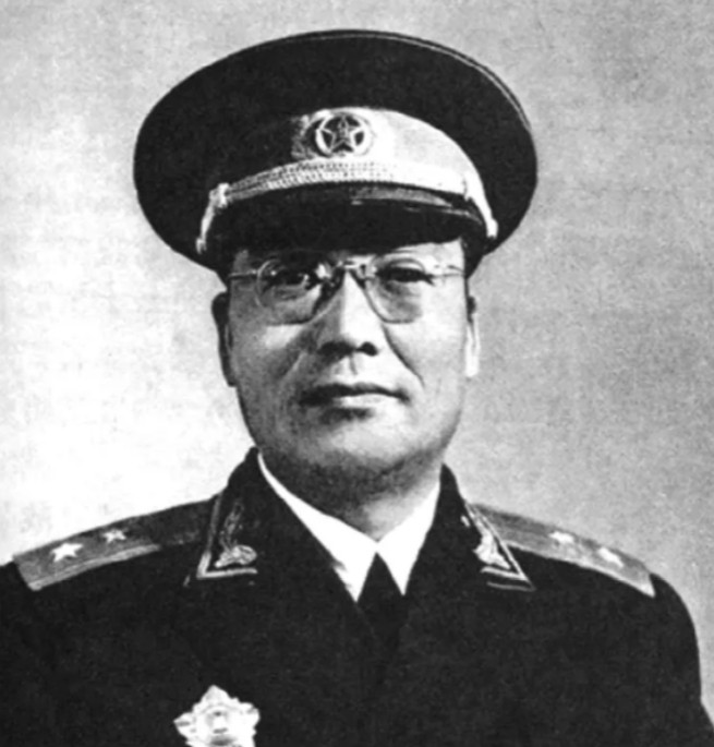 1948年，何应钦识破了我党潜伏人员韩练成的真实身份，打算痛下杀手。就在这生死攸