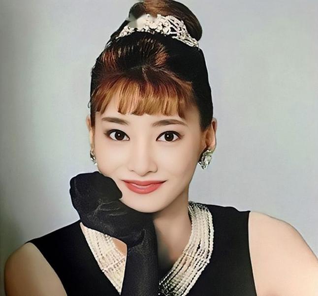 日本最顶级的富二代，丰田家的正牌太子爷，手里攥着2500亿美元的家产，结果
