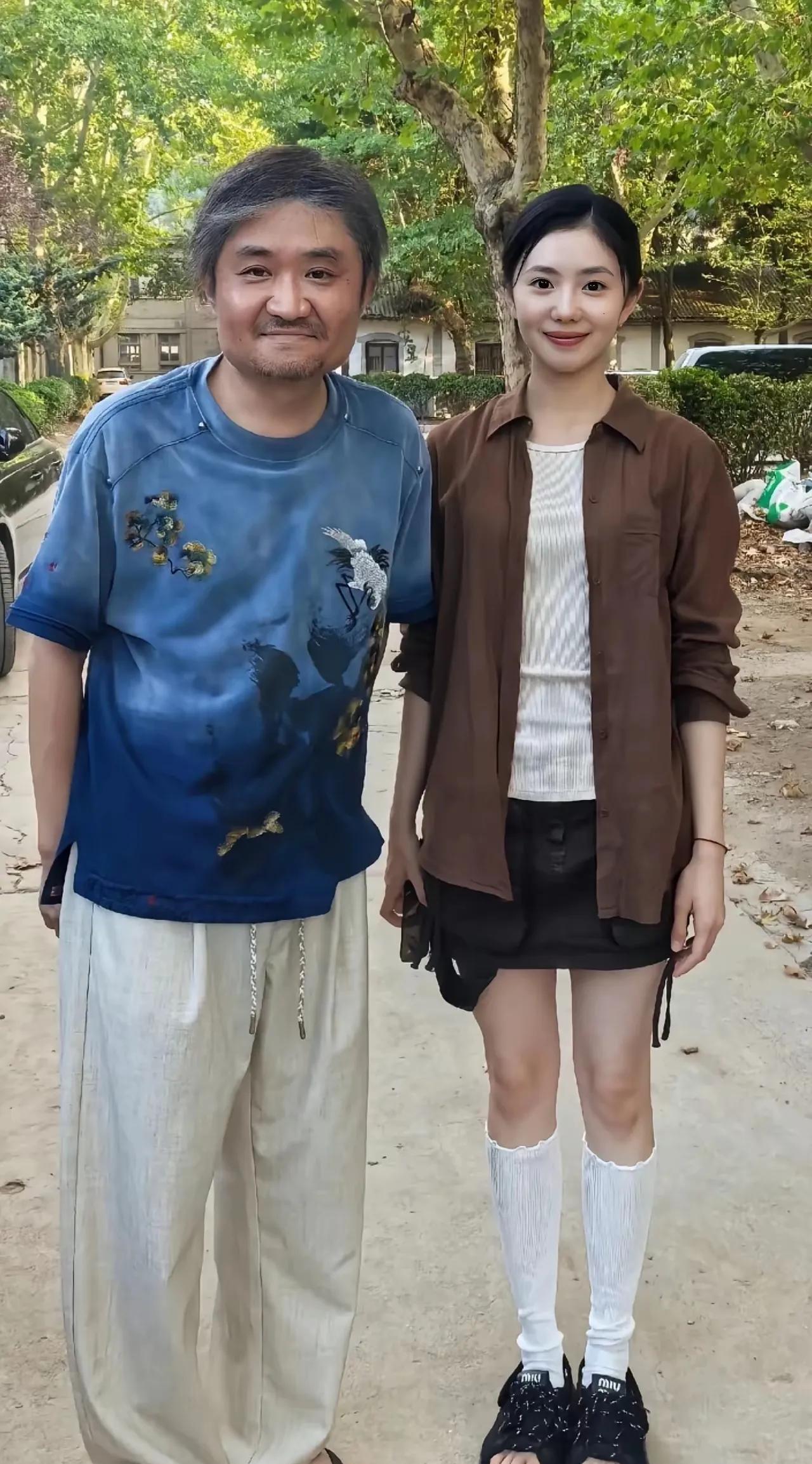 刘浩存太美啦！气质和颜值不输章子怡，刘浩存给人一种很阳光的美！皮肤白嫩白嫩的，浑